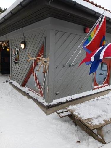 Vi flagger hele uken med "en by for alle" flagget, regnbueflagg, norsk flagg og samisk flagg. 